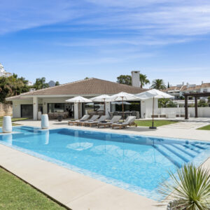 Nueva Andalucía Beachside Villa