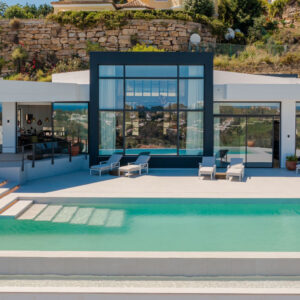 El Paraíso Alto: Modern Luxury Mansion