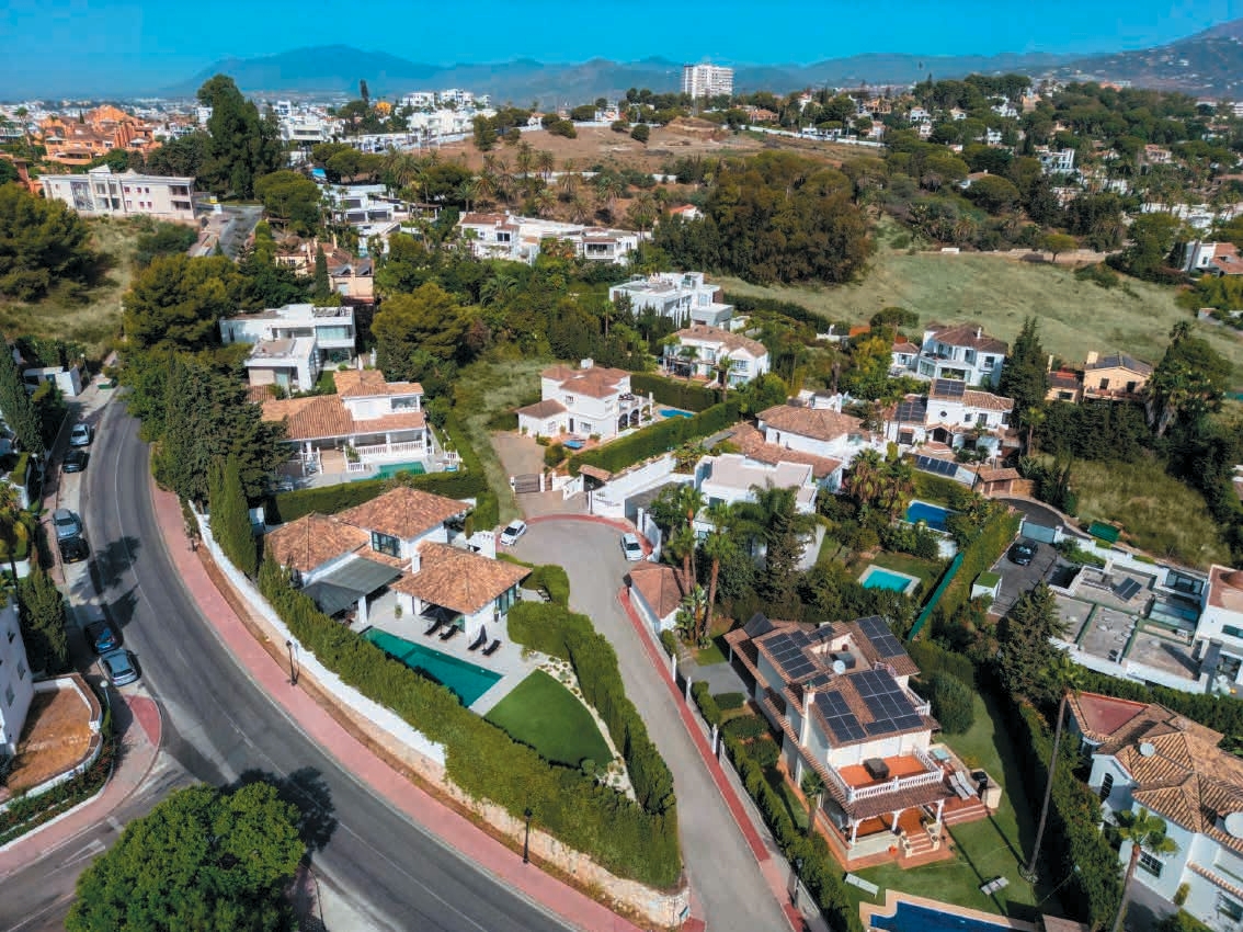 Nueva Andalucía Luxury Villa - Image 3