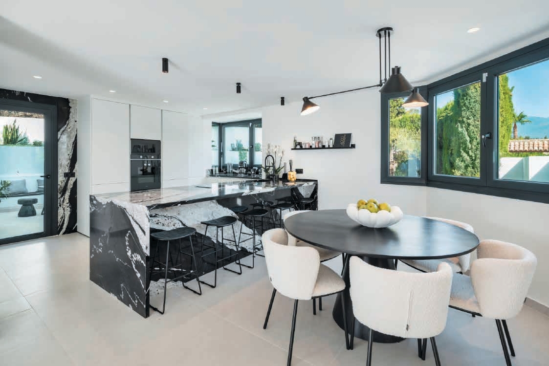Nueva Andalucía Luxury Villa - Image 12