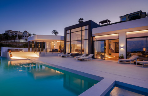 El Paraíso Alto: Modern Luxury Mansion - Image 4