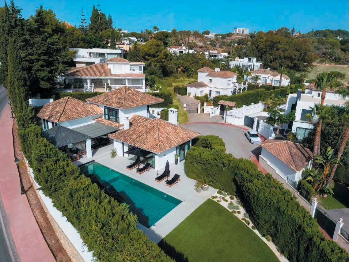 Nueva Andalucía Luxury Villa - Image 2