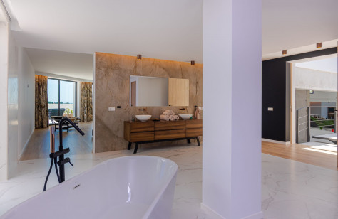 El Paraíso Alto: Modern Luxury Mansion - Image 16