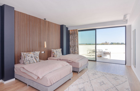 El Paraíso Alto: Modern Luxury Mansion - Image 12