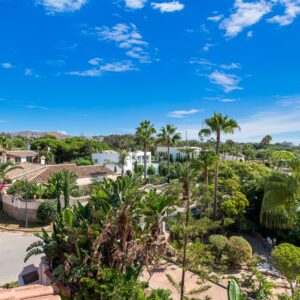 Beachfront Escape 3 Bed House - Stunning Sea Views image 1