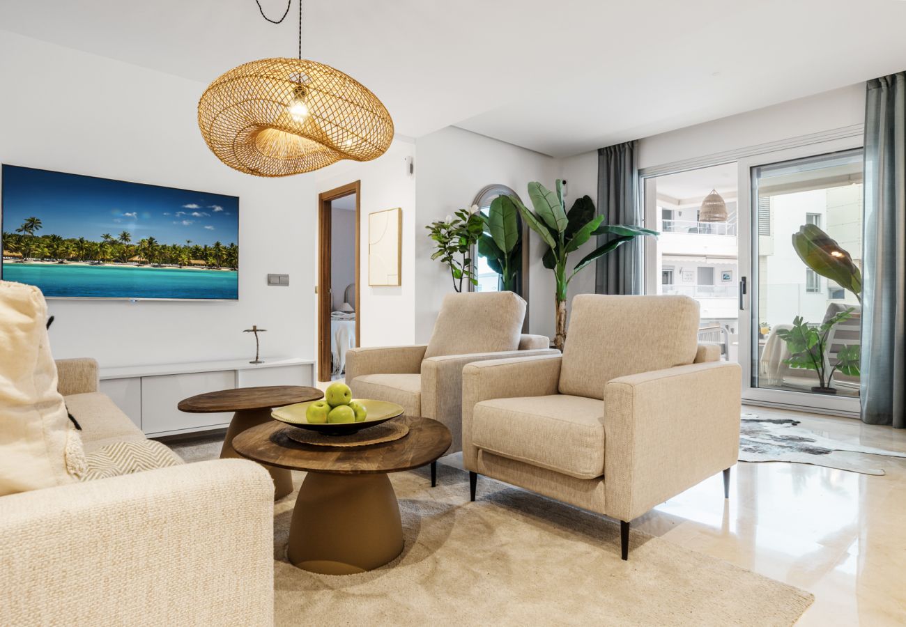 San Pedro Beachside Apartment image 1