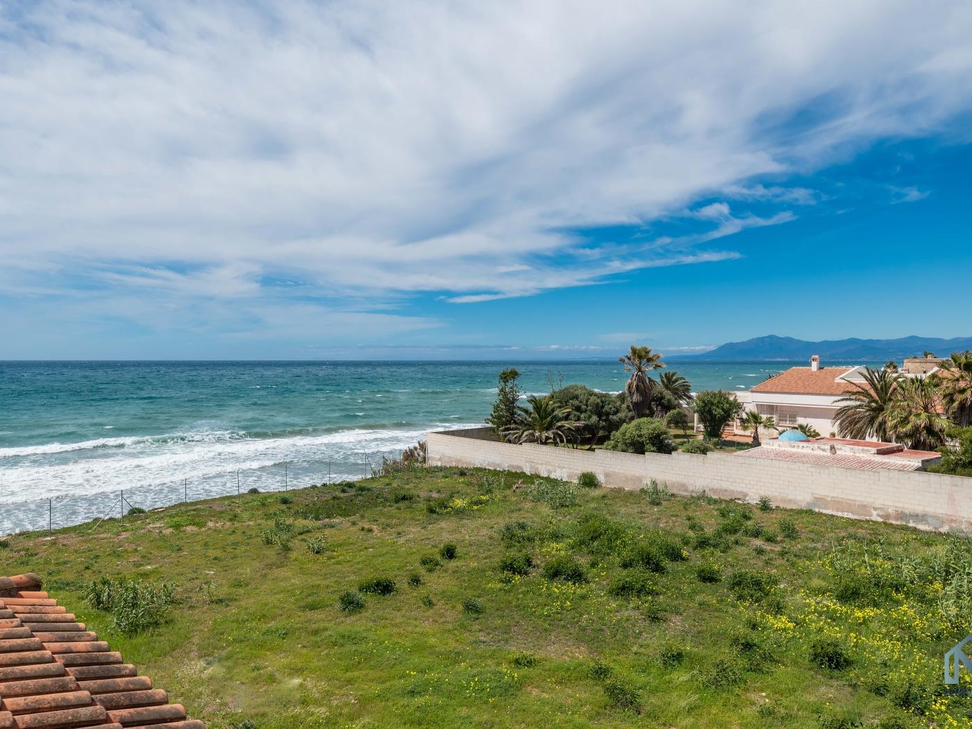 Sunny 3 BDRM Beachfront Townhouse w Pool image 1