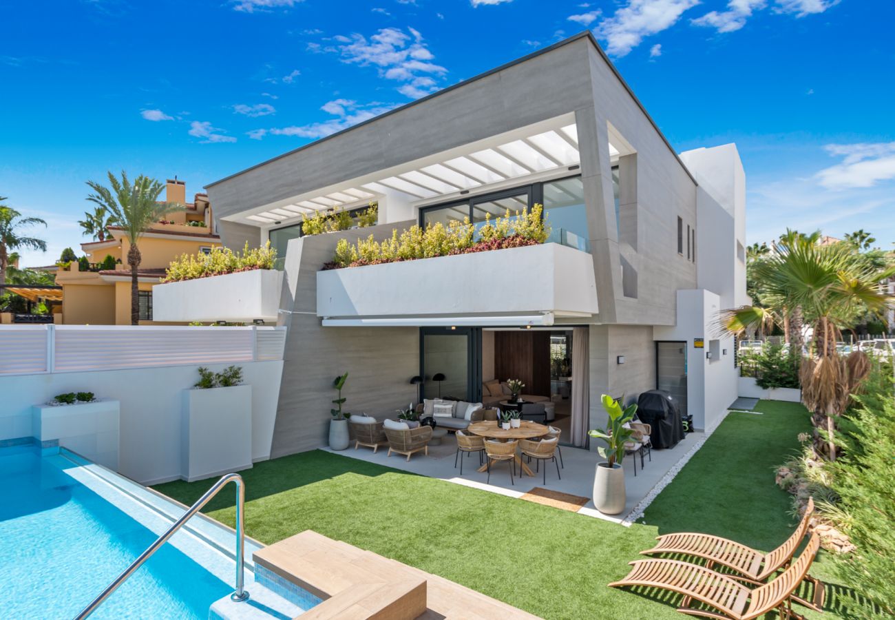 Banus Bay Townhouse image 1