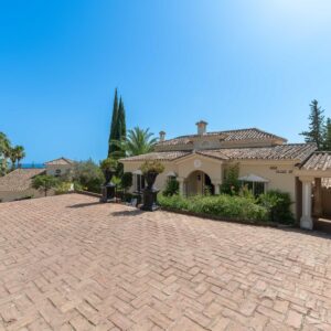 4 BDRM Andalusian Villa w/ Cinema & Sea Views image 1