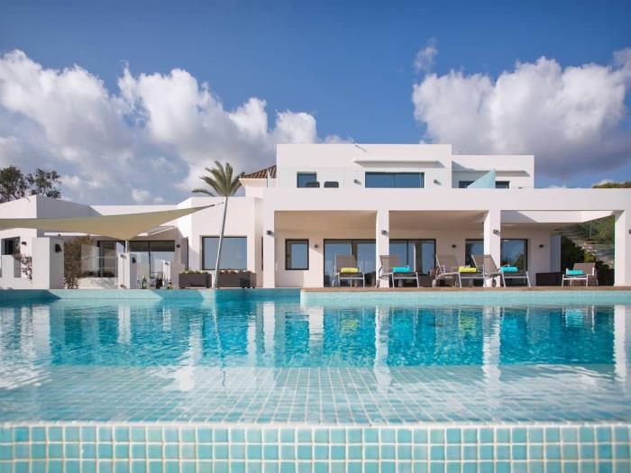 Extravagant 8 BDRM Villa In Marbella, Beachside ✔ image 1