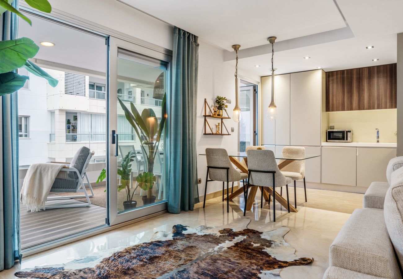 San Pedro Beachside Apartment image 2