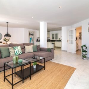 Puerto Banús Finest 2-BDRM apt- 50 metres to Beach