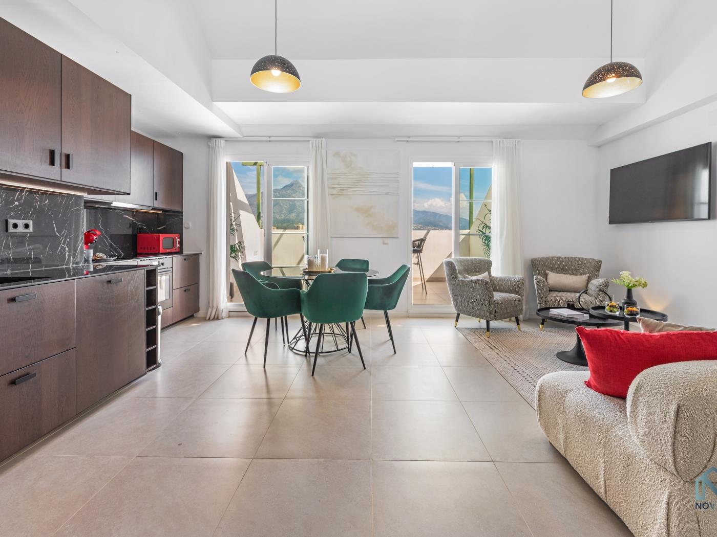 Newly Renovated 3BED Penthouse Retreat w Pools