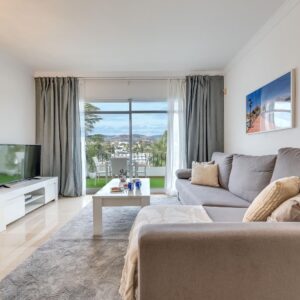 Newly Refurbished 2 BDRM Amazing Complex w Pools