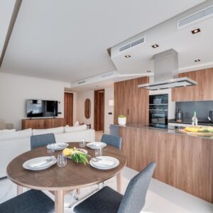 Newly Built 3 BDRM Luxury Apt Close to the Beach