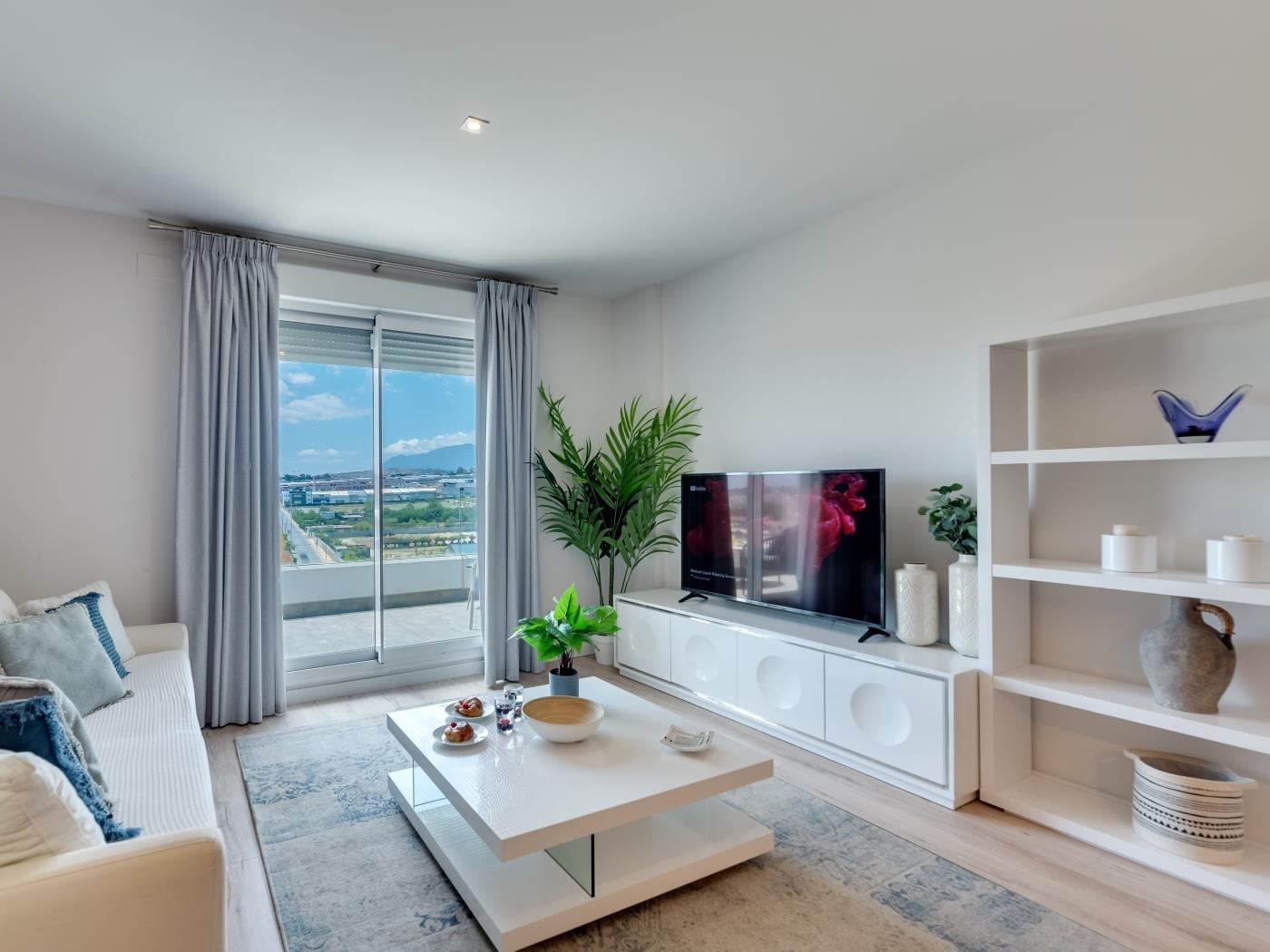 Luxury 3 BDRM Apt w Rooftop Pool Stunning Views
