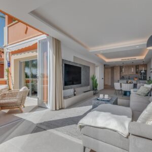 Luxury 3 BDRM Apt w/ Private Pool and Sea Views