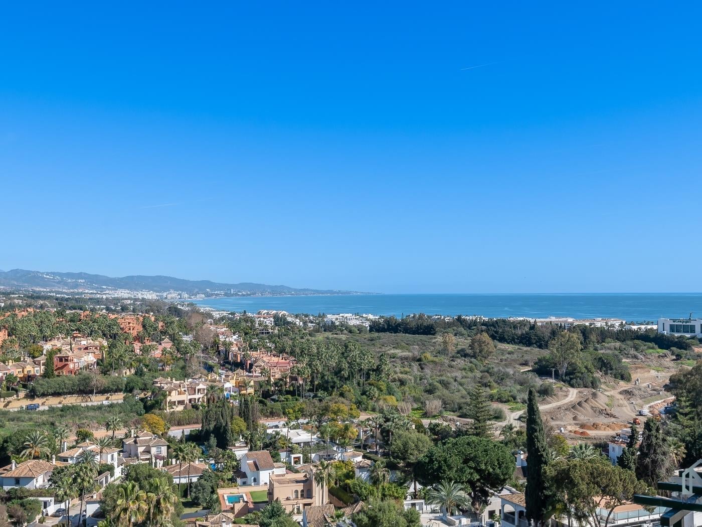 Cozy 2 BDRM Apt w Sea Views Next to Puerto Banús image 2