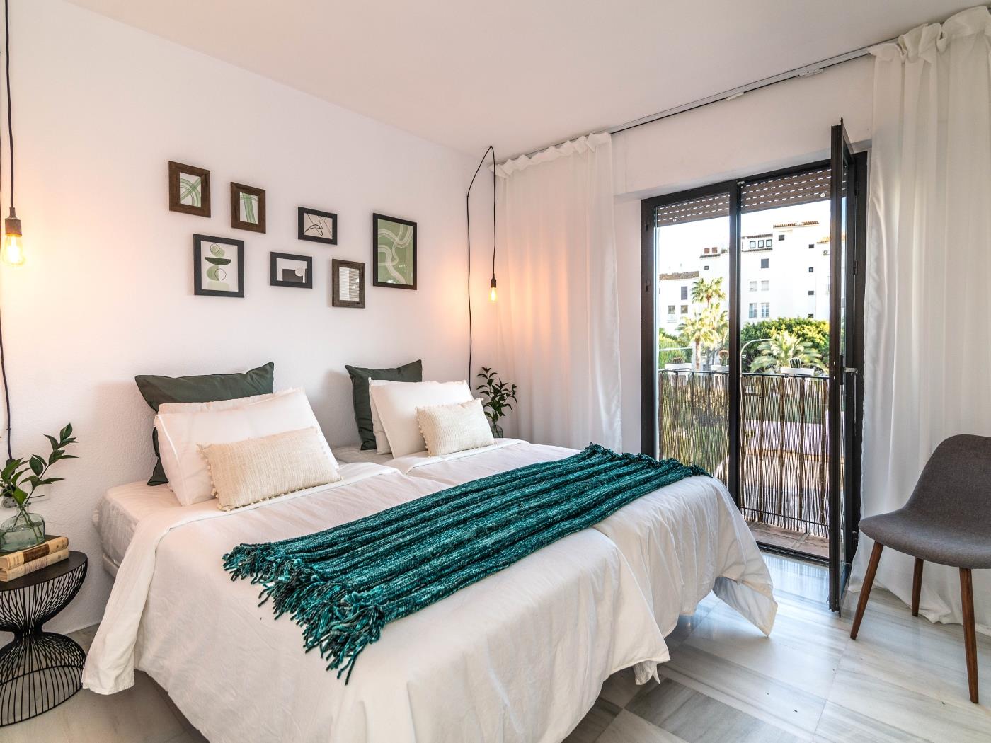 Modern Apartment in the Heart of Puerto Banús image 3