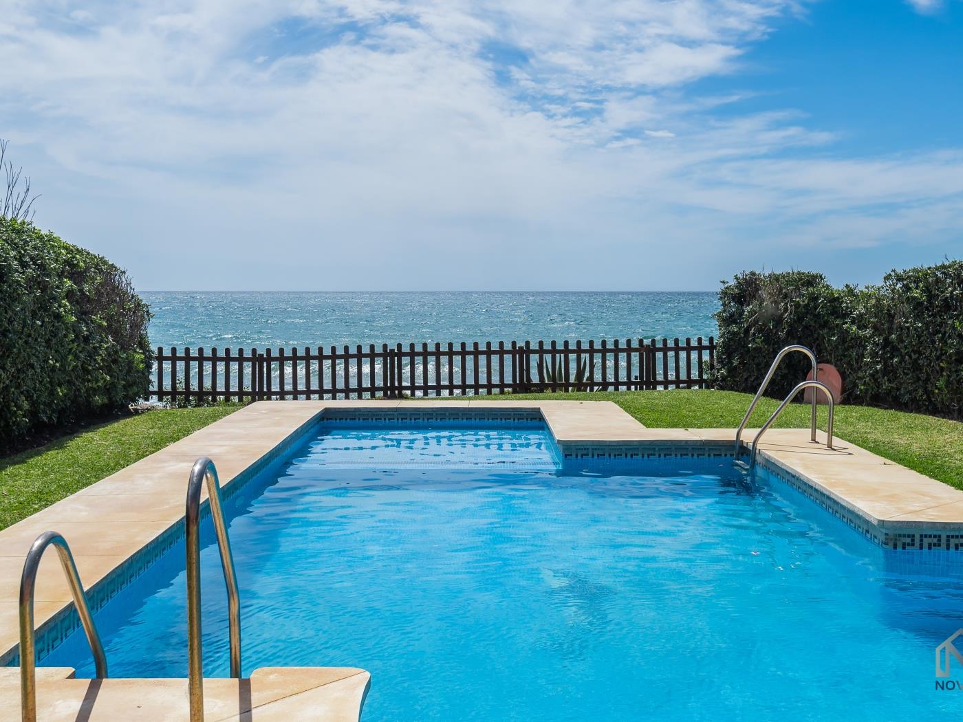 Sunny 3 BDRM Beachfront Townhouse w Pool image 3