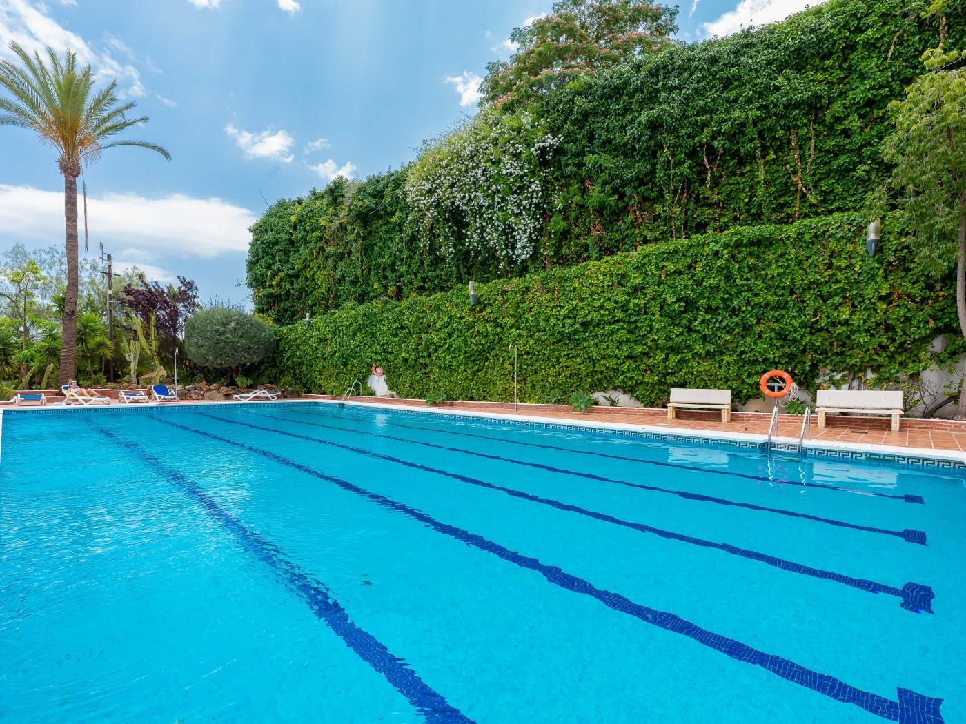 Central 3 BDRM Spacious Penthouse w/ 2 Pools & BBQ image 3