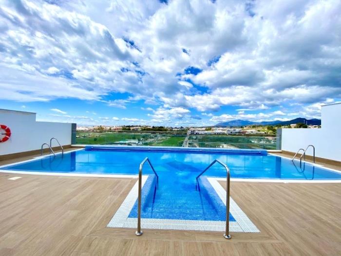 Luxury 3 BDRM Apt w Rooftop Pool Stunning Views image 3