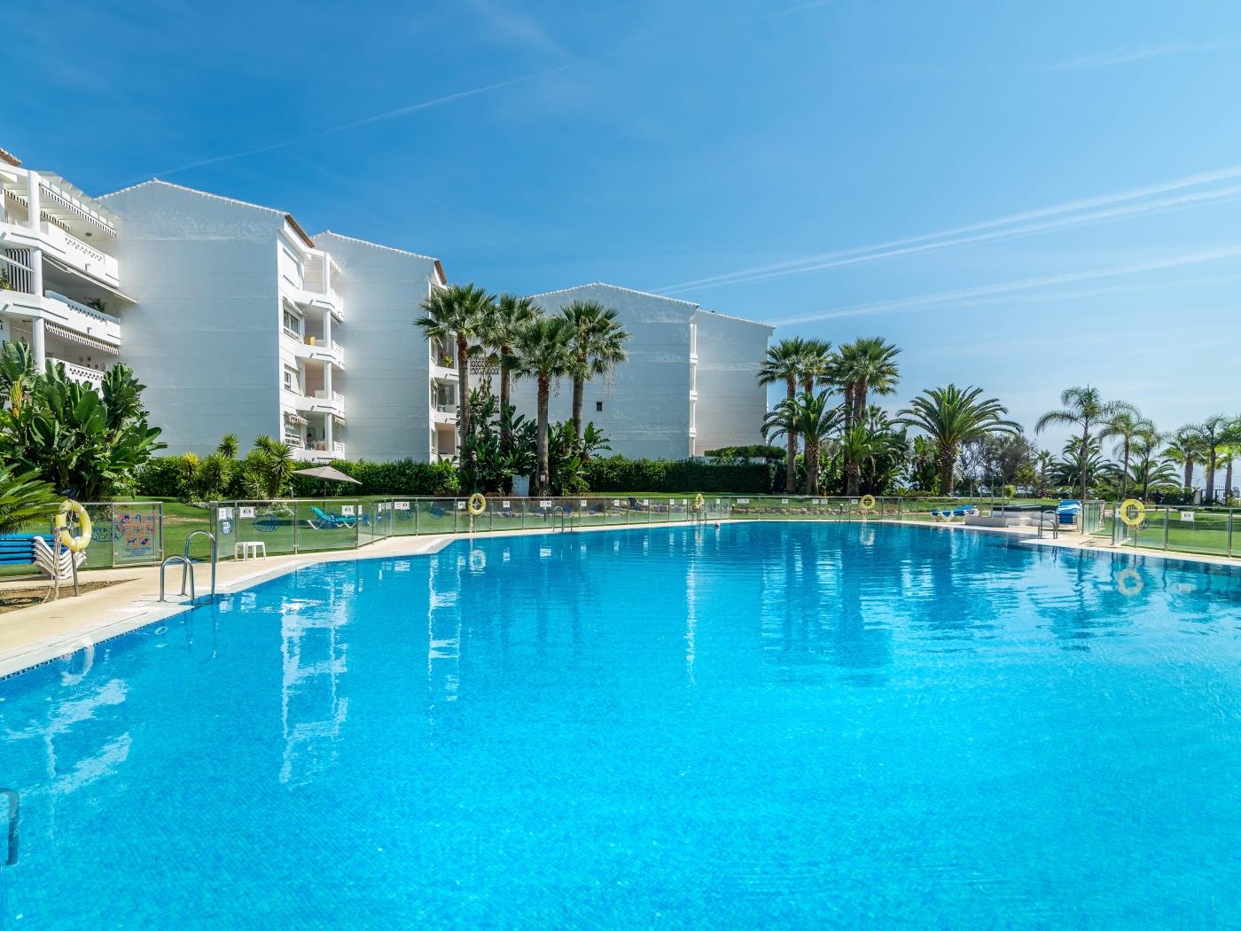 Puerto Banús Finest 2-BDRM apt- 50 metres to Beach image 4