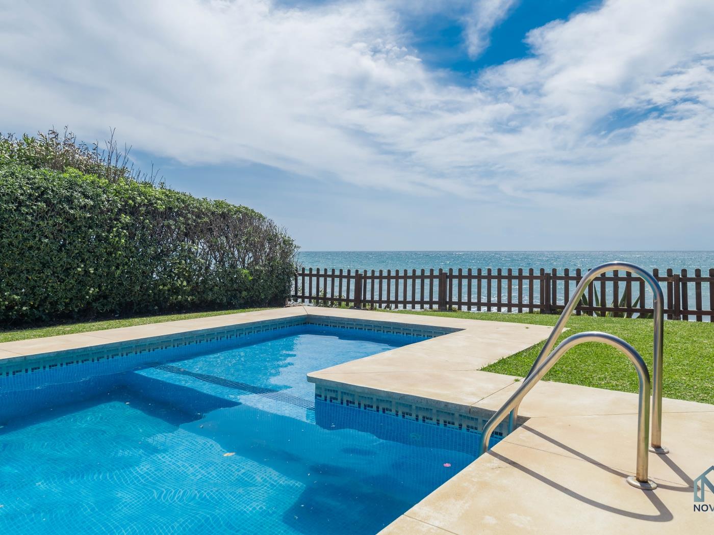Sunny 3 BDRM Beachfront Townhouse w Pool image 4