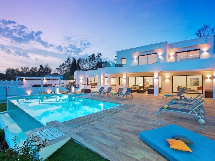 Extravagant 8 BDRM Villa In Marbella, Beachside ✔ image 4