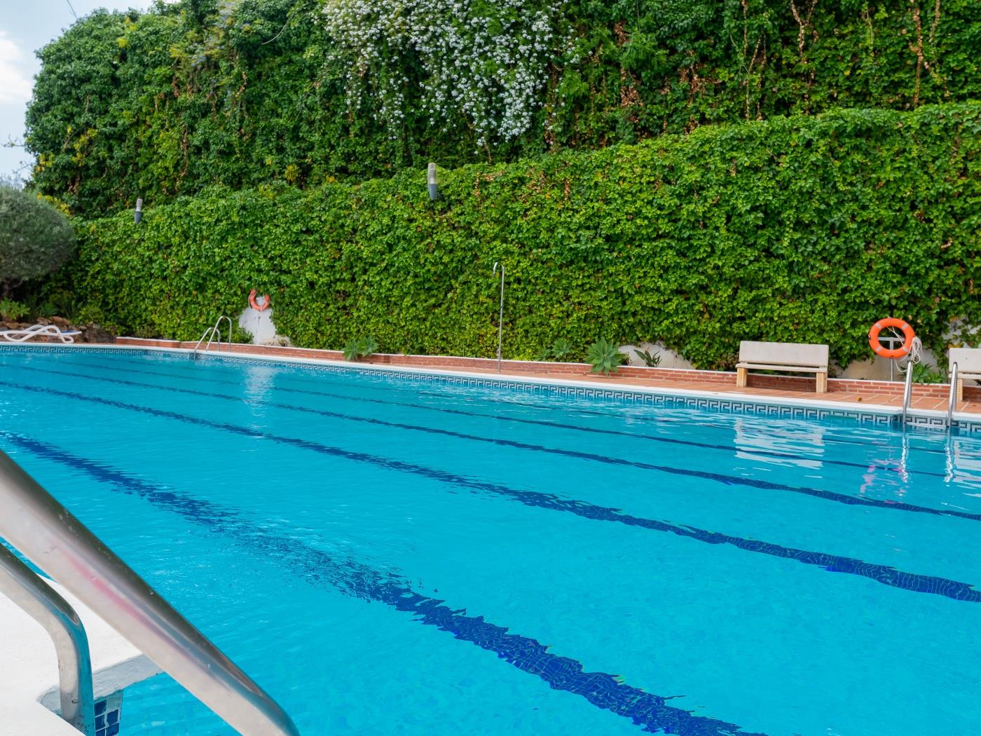Central 3 BDRM Spacious Penthouse w/ 2 Pools & BBQ image 4