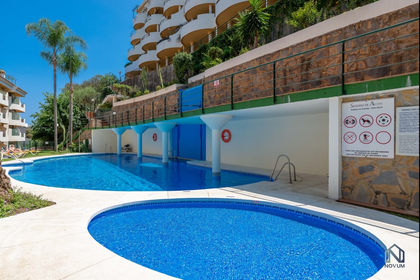 Exquisite 2 BDRM Penthouse w/ Sea Views and Pools image 4
