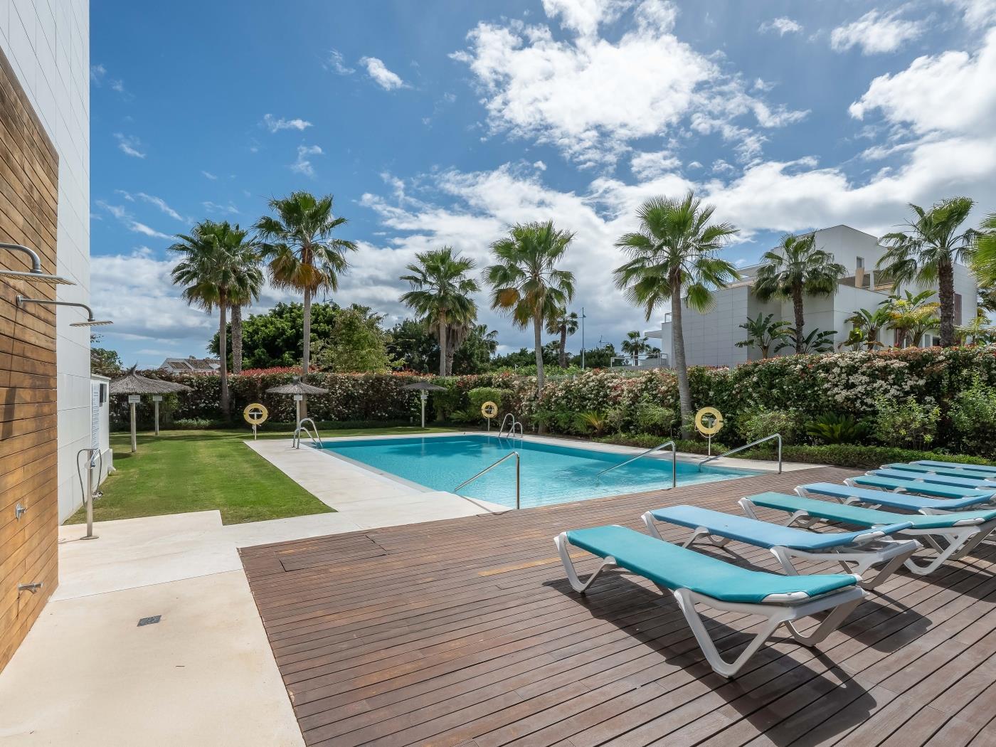 Newly Built 3 BDRM Lavish Beachside Penthouse image 4