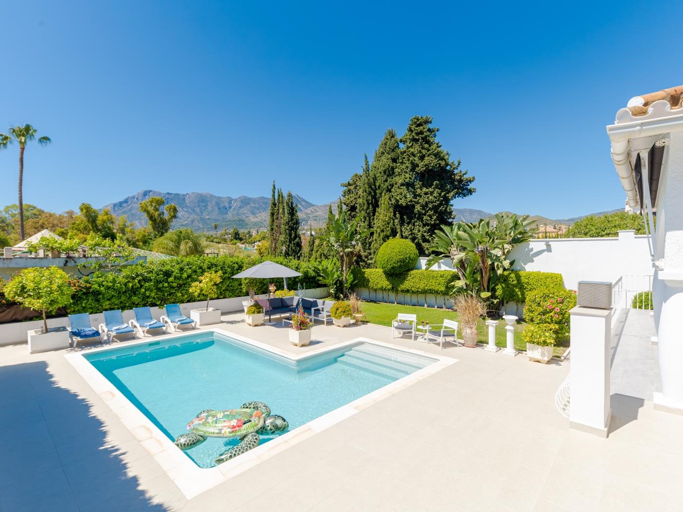 Modern Villa w/ Heated Pool-BBQ-Walk to the beach image 5