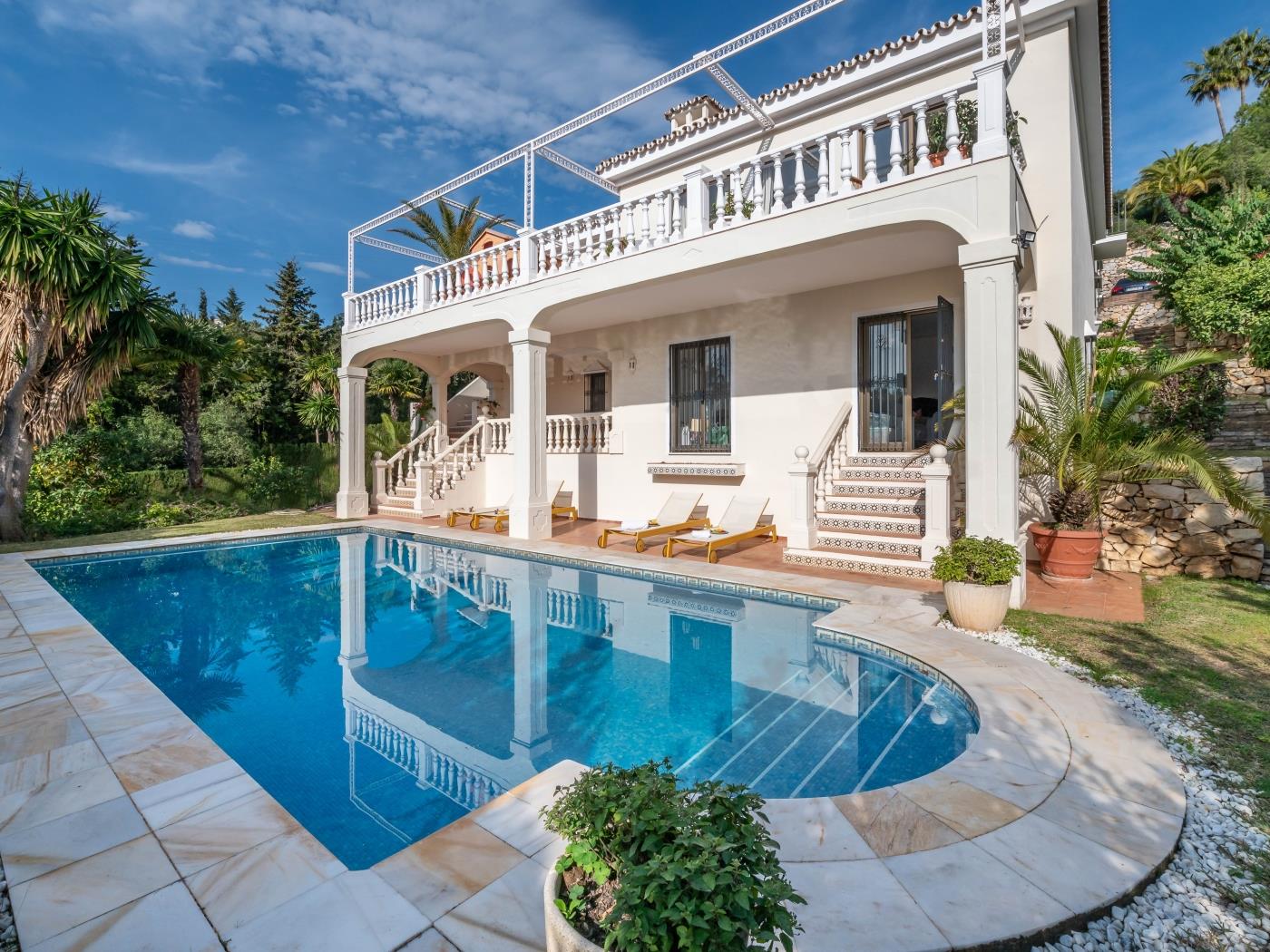Peaceful 4 BDRM Andalusian Villa w Sea Views image 5