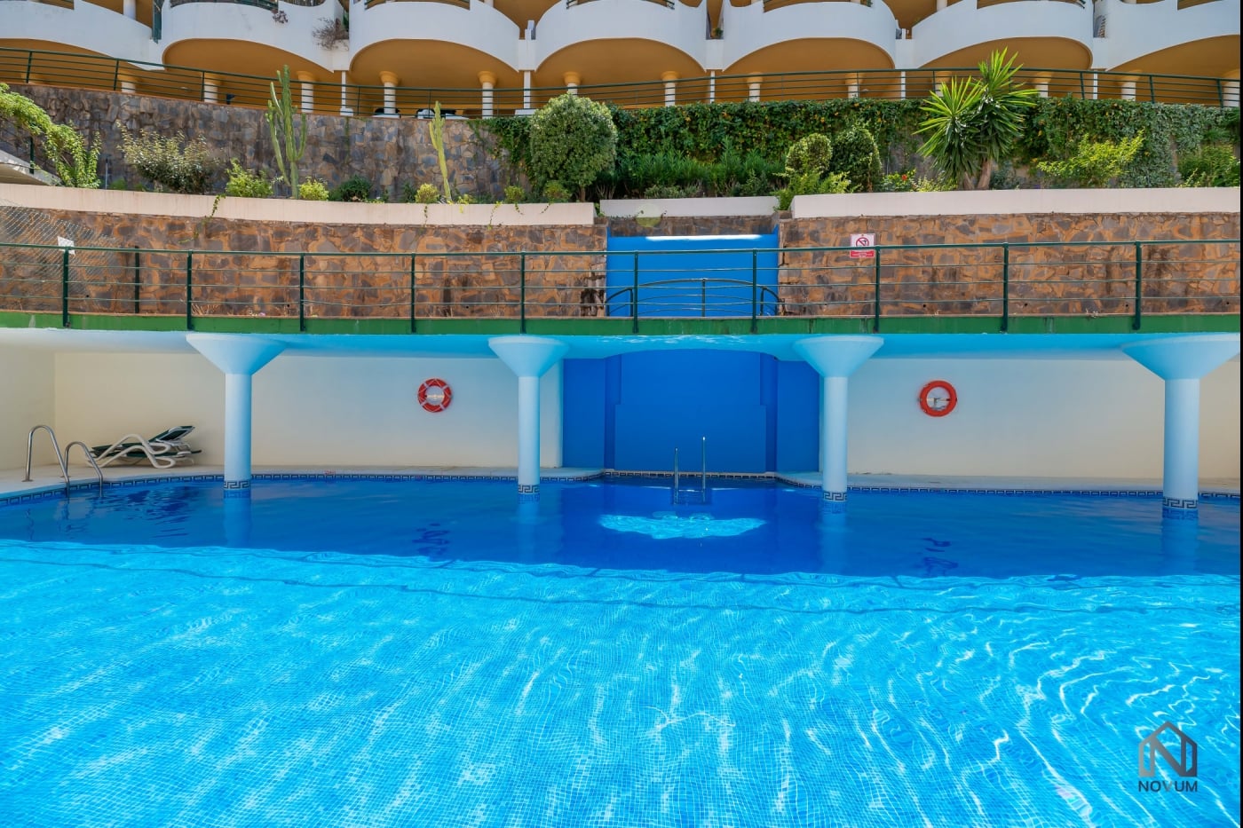 Exquisite 2 BDRM Penthouse w/ Sea Views and Pools image 5