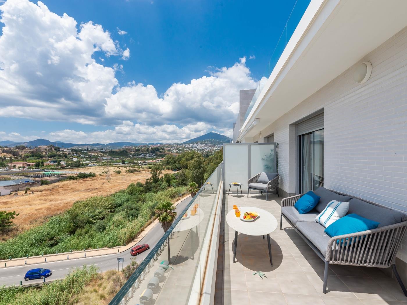 Luxury 3 BDRM Apt w Rooftop Pool Stunning Views image 5