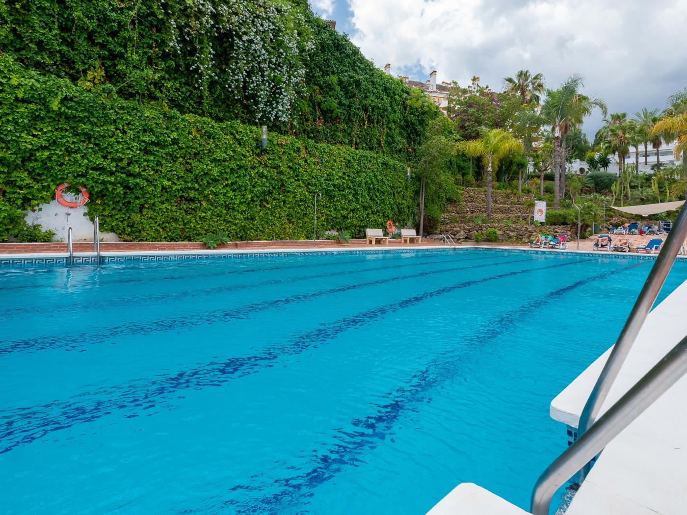 Central 3 BDRM Spacious Penthouse w/ 2 Pools & BBQ image 6