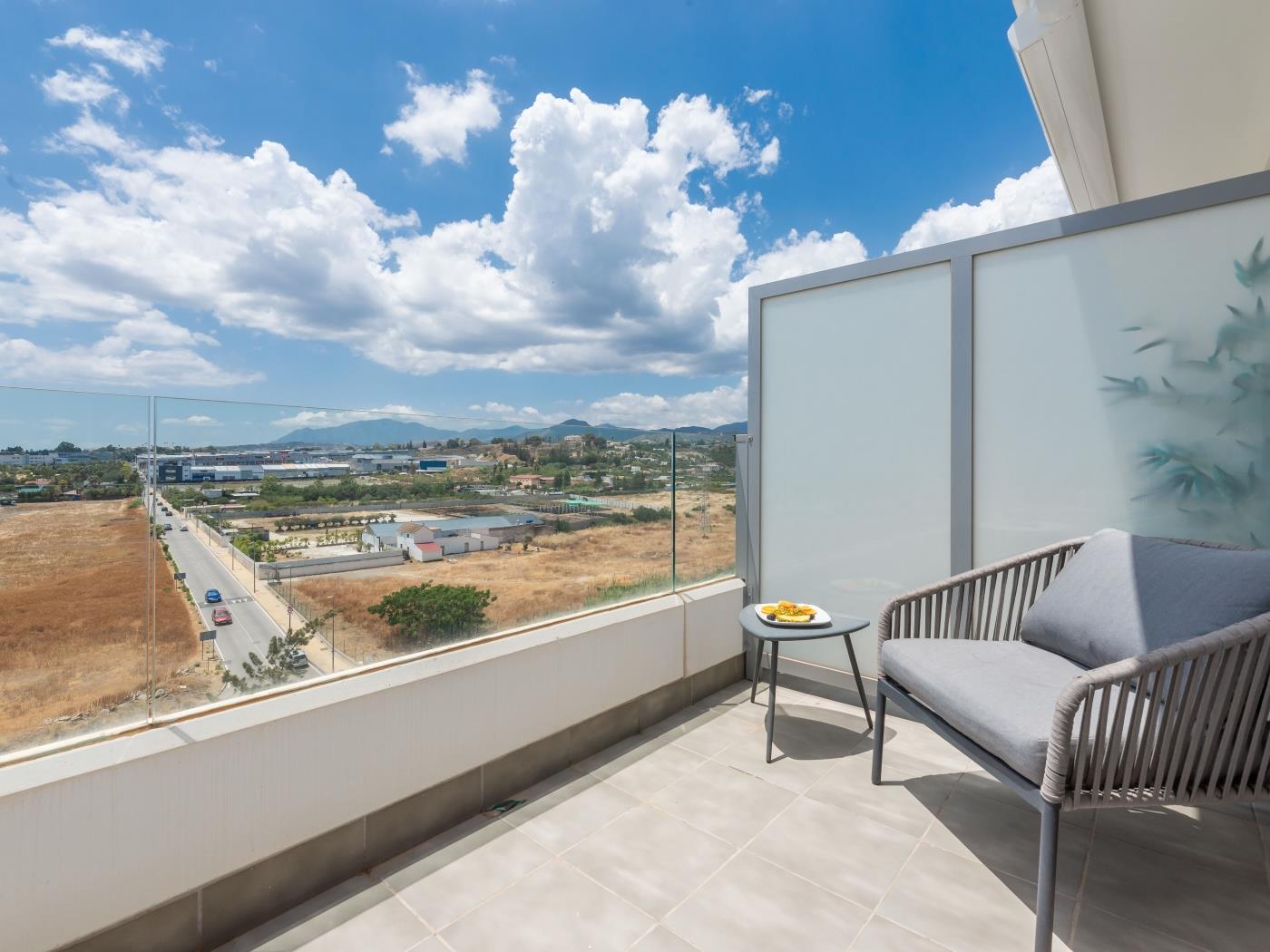 Luxury 3 BDRM Apt w Rooftop Pool Stunning Views image 6
