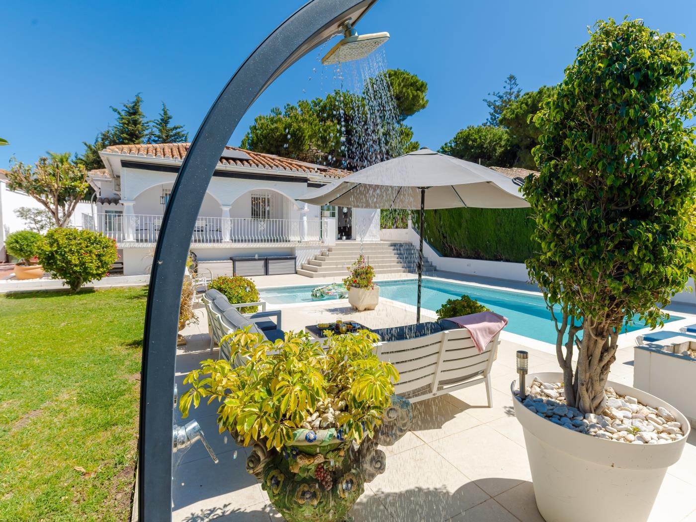 Modern Villa w/ Heated Pool-BBQ-Walk to the beach image 7