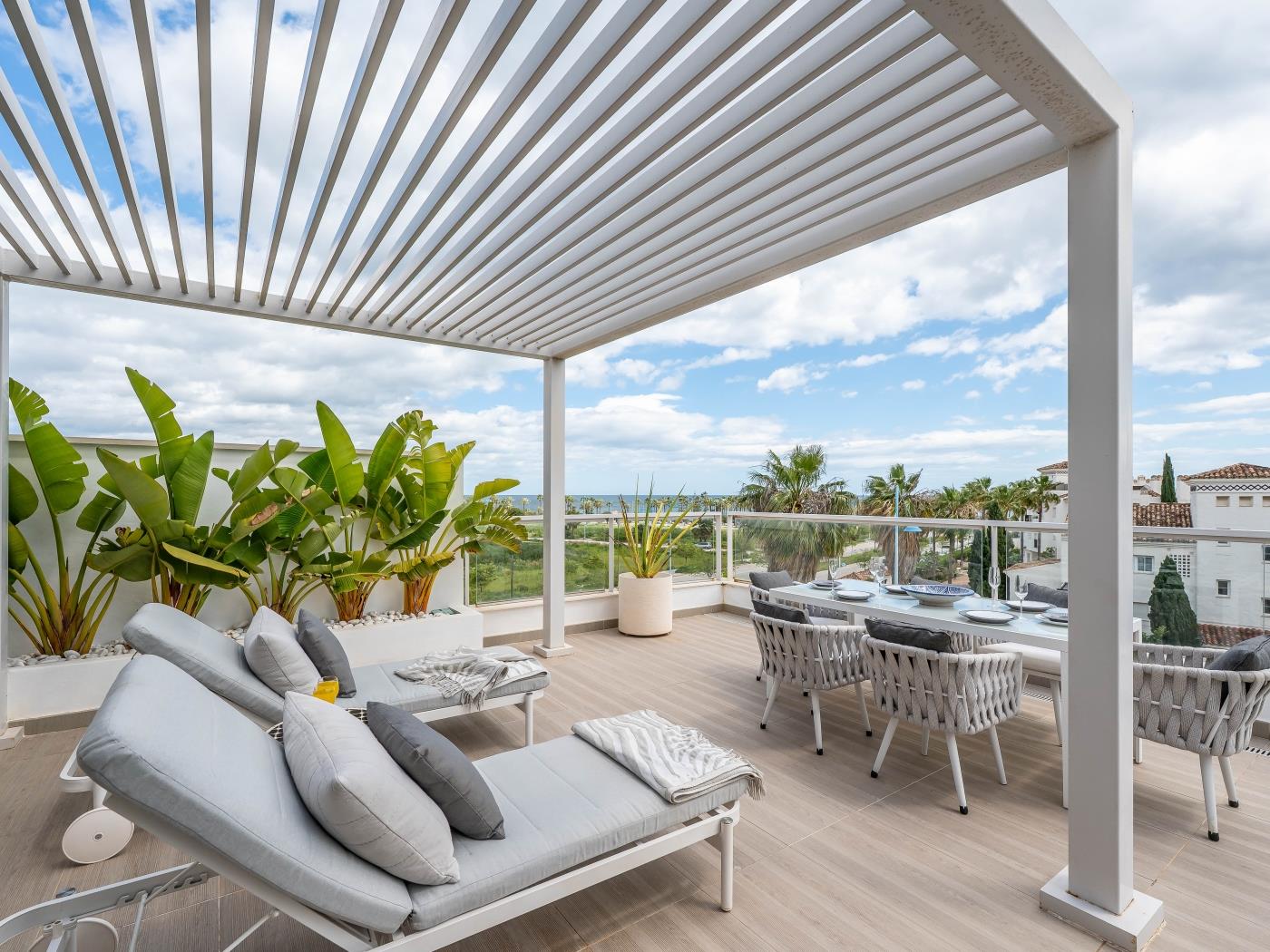 Newly Built 3 BDRM Lavish Beachside Penthouse image 7