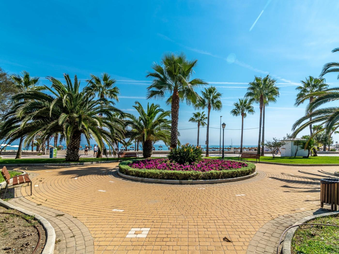 Puerto Banús Finest 2-BDRM apt- 50 metres to Beach image 7