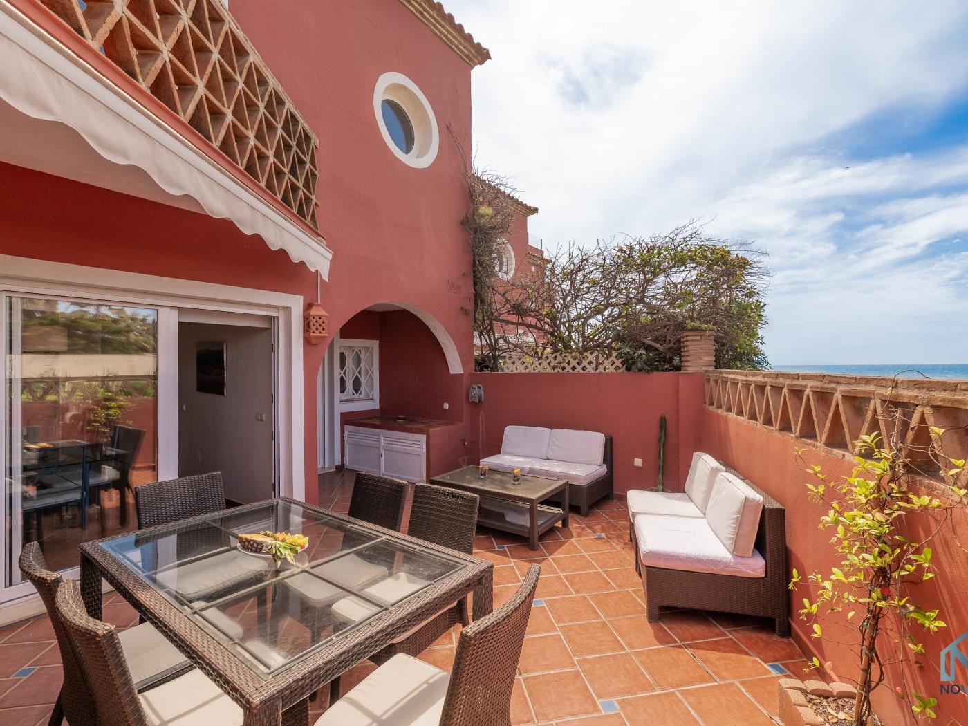 Sunny 3 BDRM Beachfront Townhouse w Pool image 7