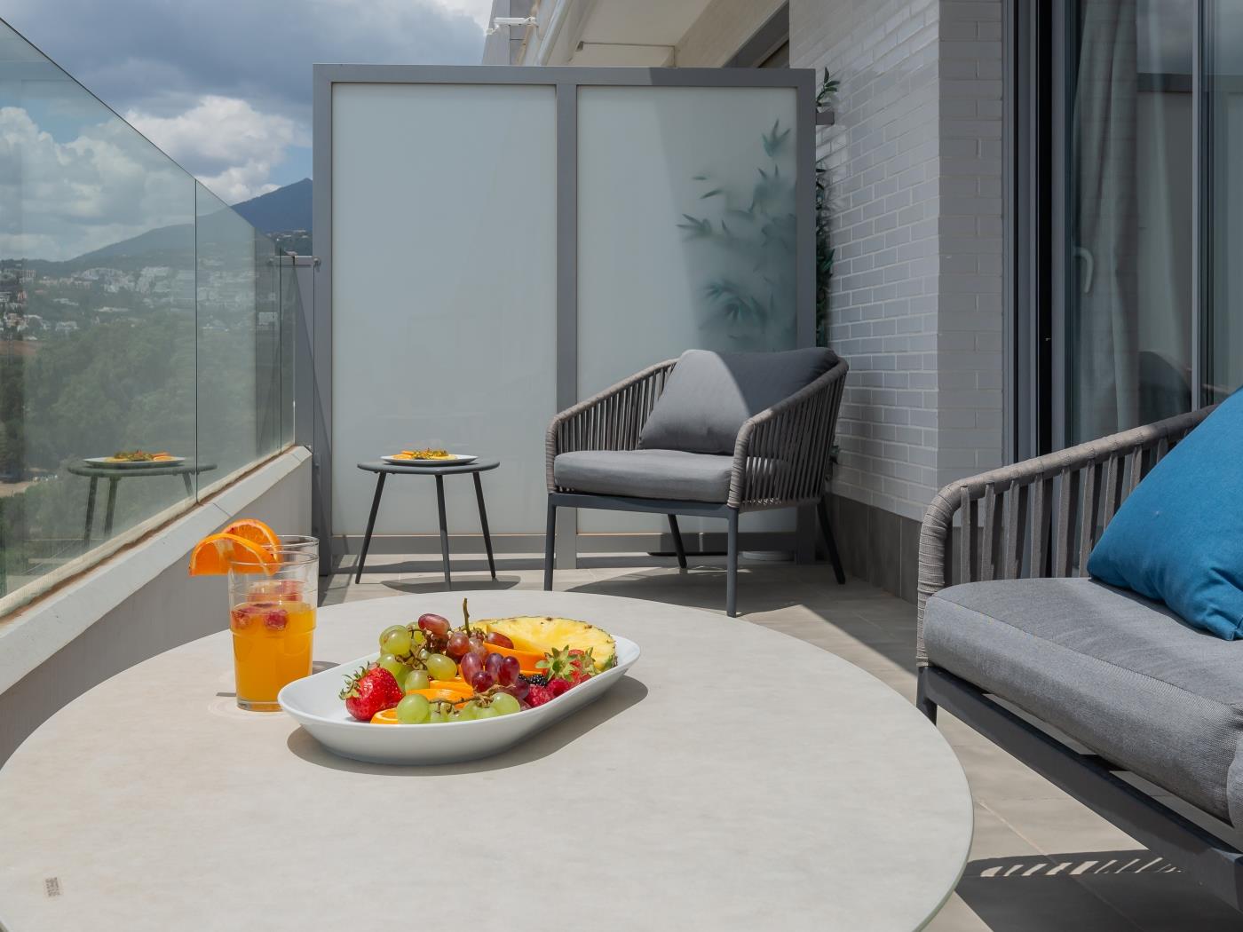 Luxury 3 BDRM Apt w Rooftop Pool Stunning Views image 7