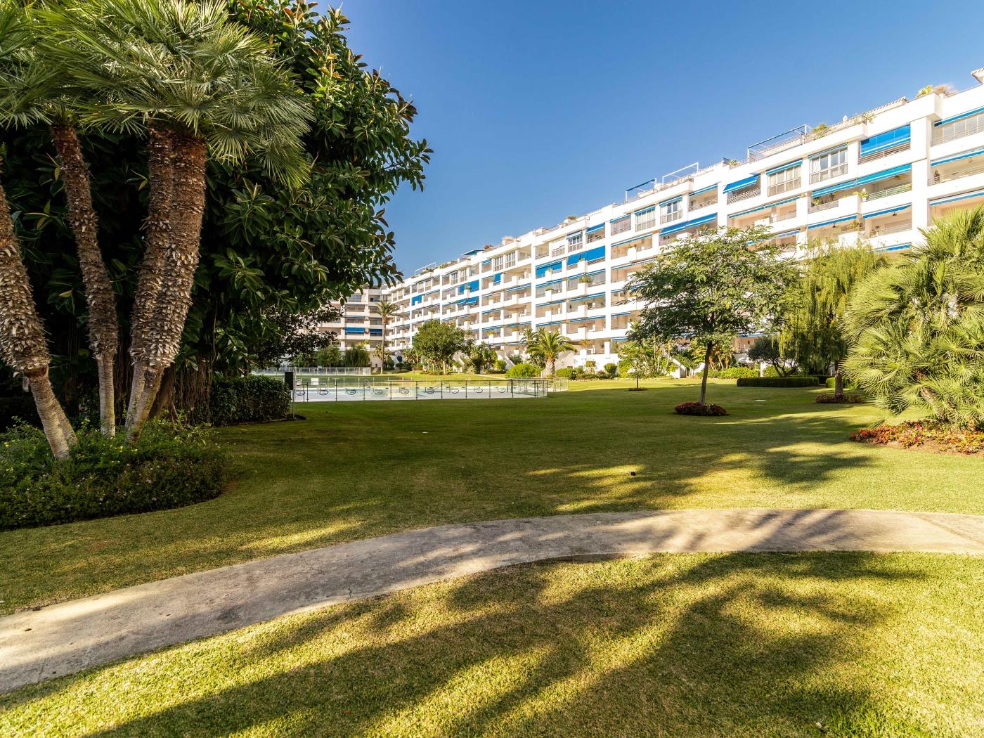 Modern Apartment in the Heart of Puerto Banús image 7
