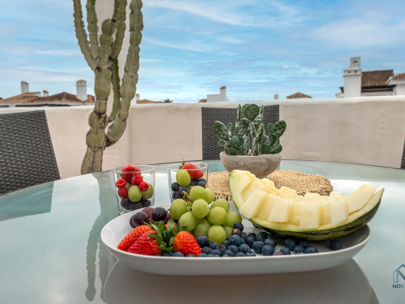Bright Penthouse in Los Naranjos w Rooftop Terrace image 8