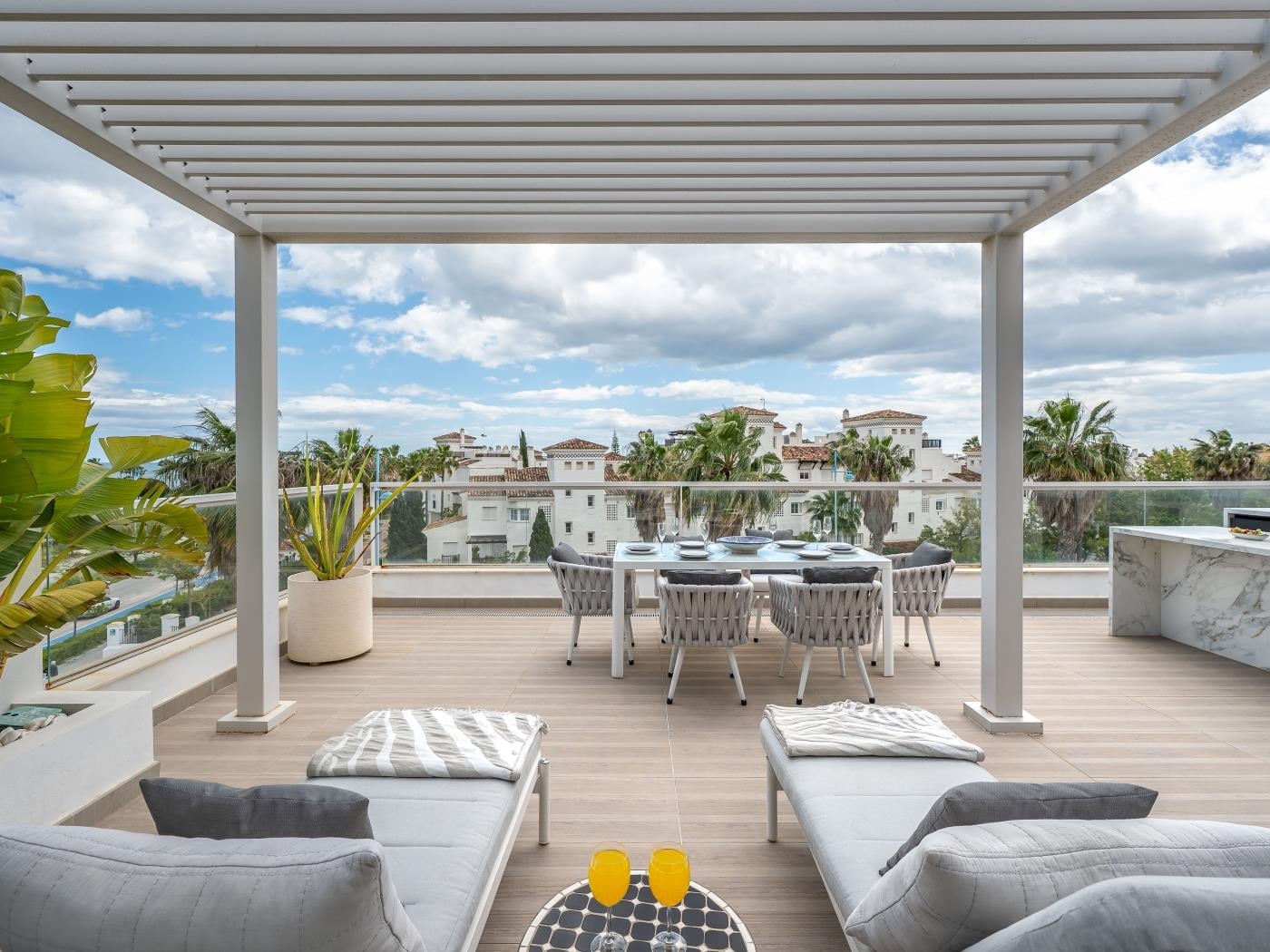 Newly Built 3 BDRM Lavish Beachside Penthouse image 8